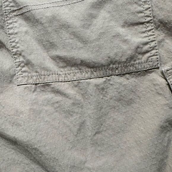 Signature Levi’s Tan Cargo Pants Lightweight Essential Men’s Size 40 Outdoors - Picture 13 of 16